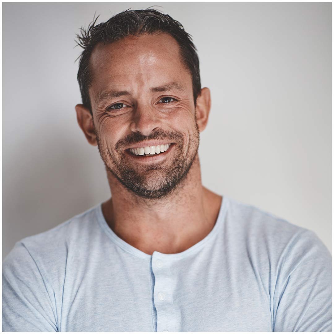 hombre sonriendo
