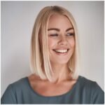mujer sonriendo